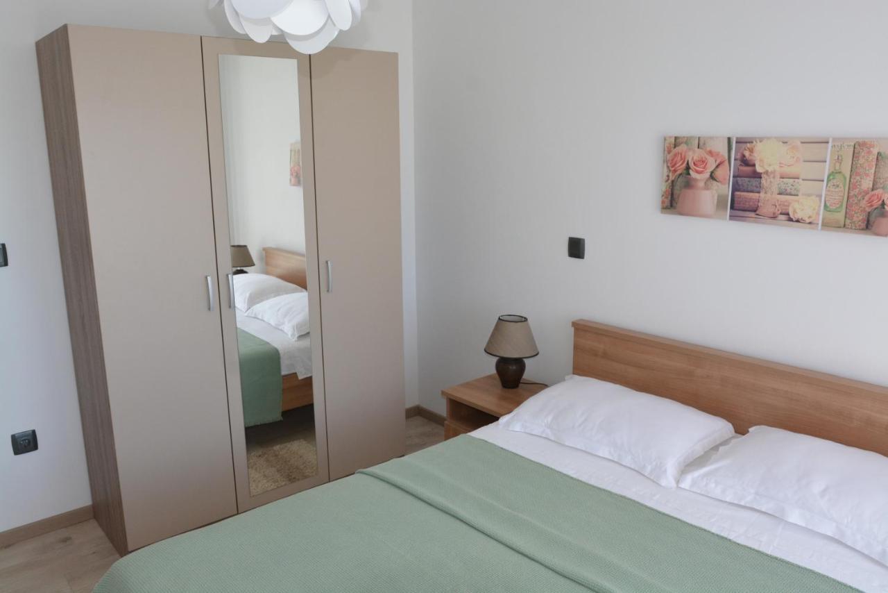Sole Apartment Turanj Exterior photo