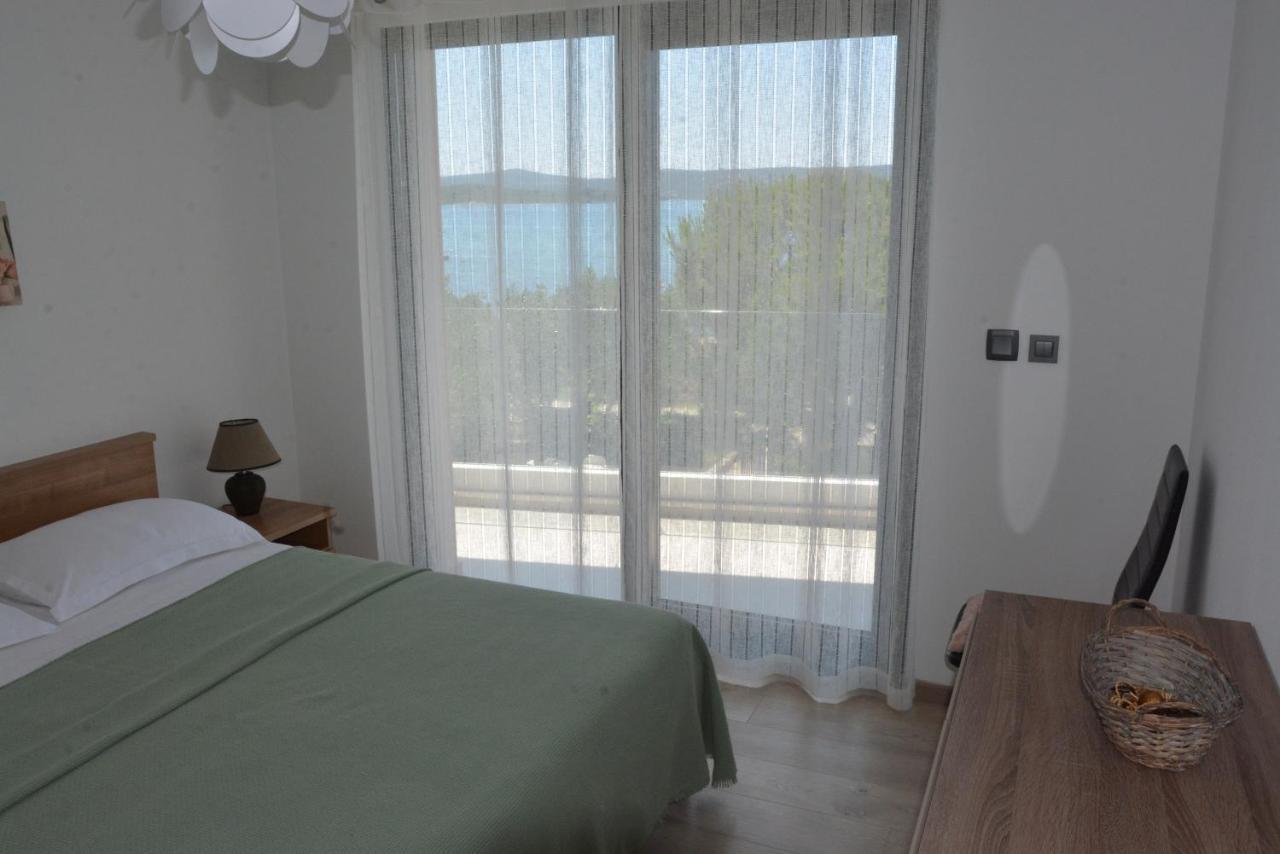 Sole Apartment Turanj Exterior photo