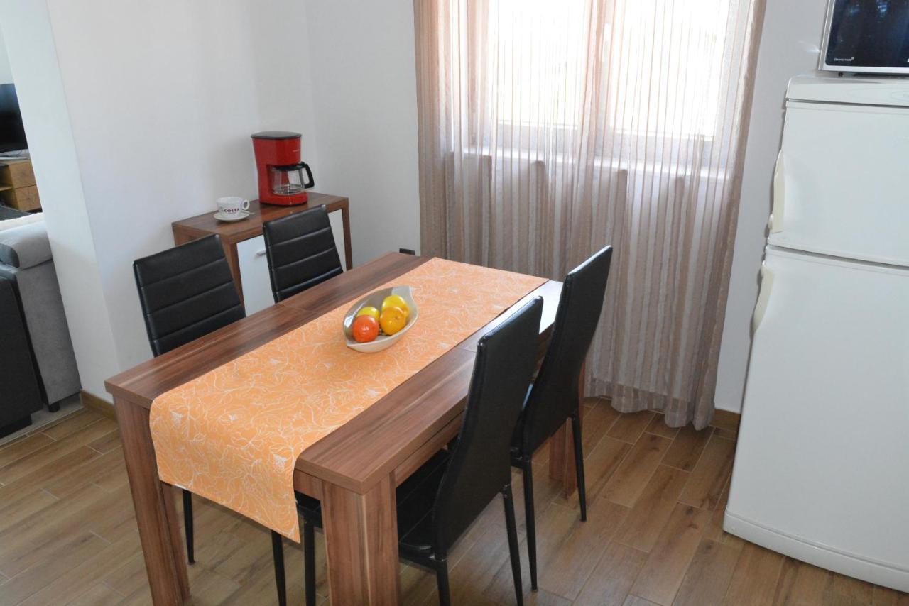 Sole Apartment Turanj Exterior photo