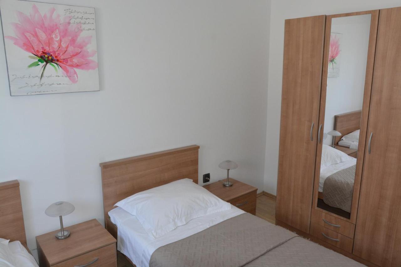 Sole Apartment Turanj Exterior photo