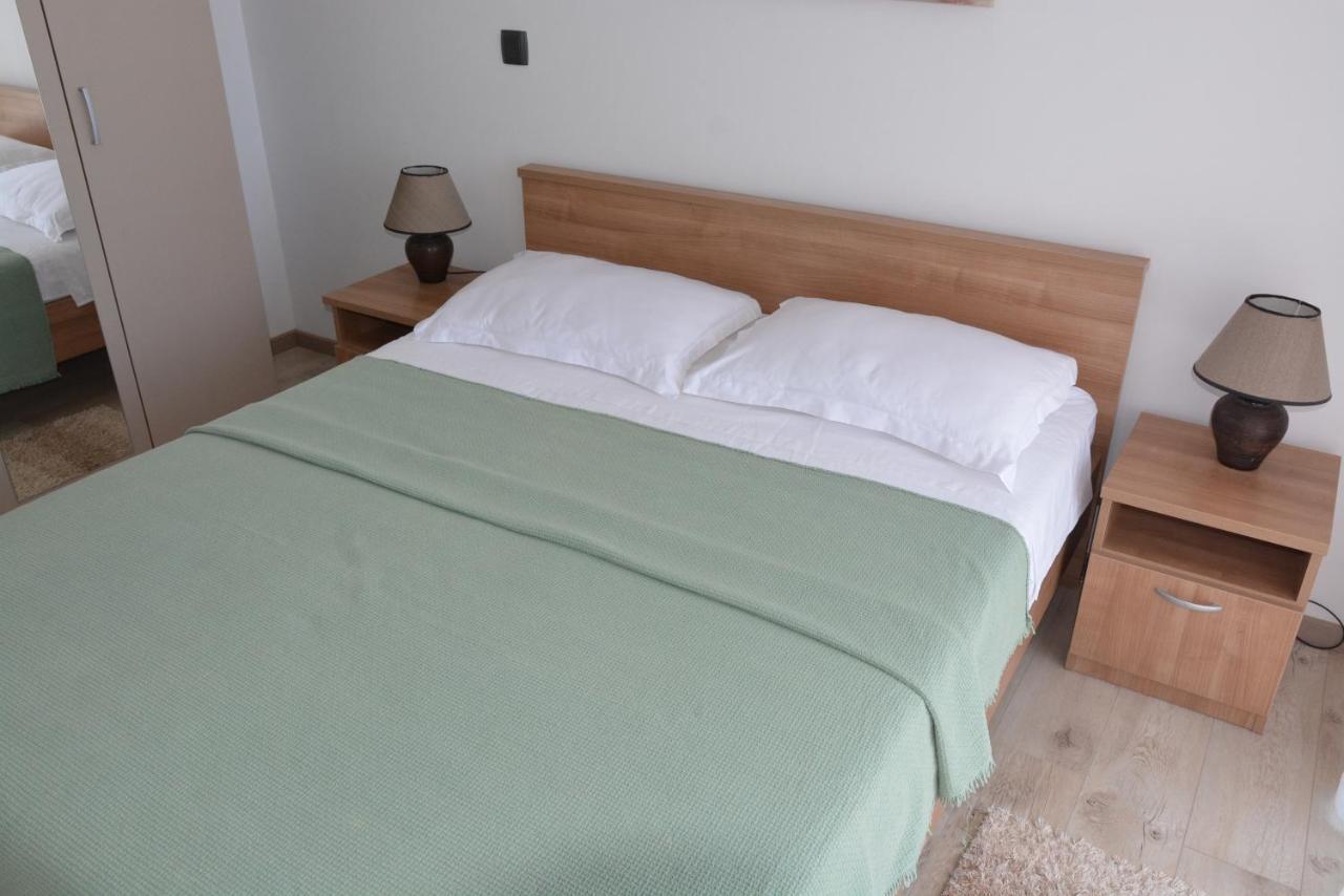 Sole Apartment Turanj Exterior photo